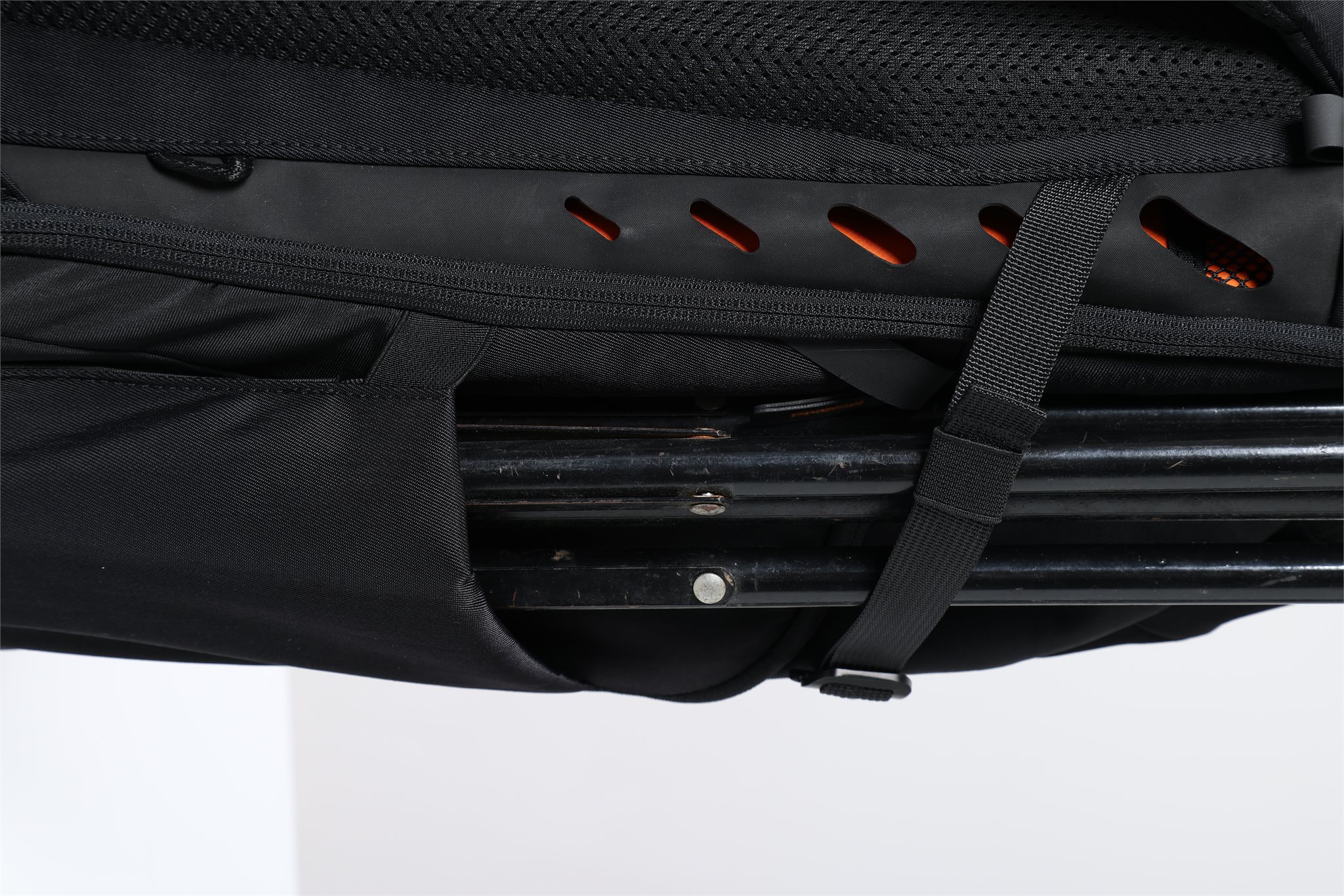 NENEXS X1 carbon-fiber support detail