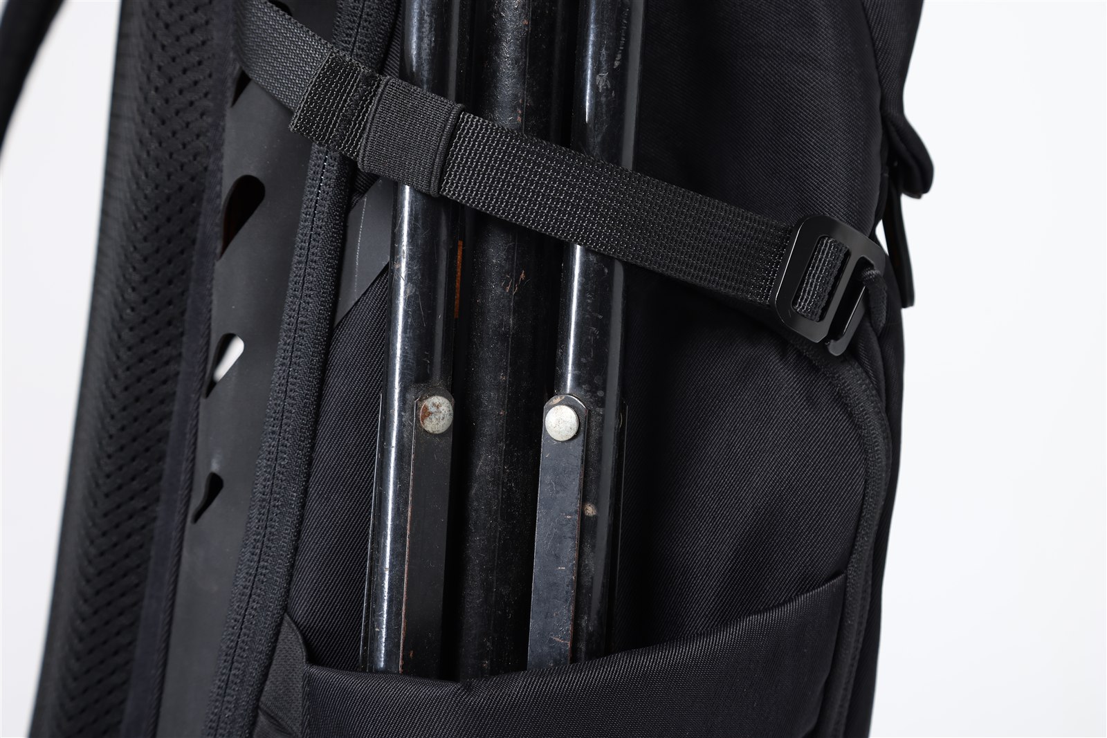 NENEXS X1 carbon-fiber support structure.